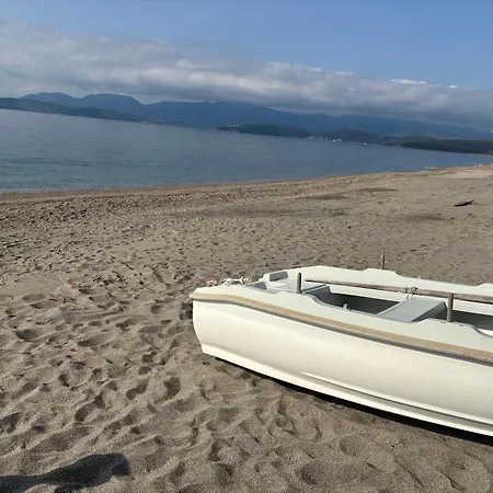 Aggeliko Mavrovouni Beach, Gytheion 公寓式酒店