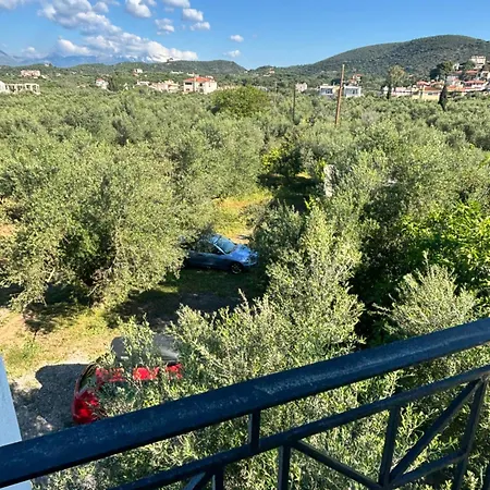 Aggeliko Mavrovouni Beach, Gytheion 公寓式酒店